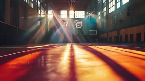 從NBA到FIBA：一文看懂兩大主流籃球規則與比賽時間差異