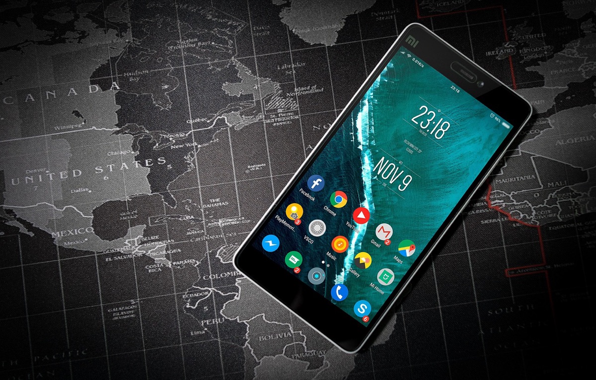 smartphone con app per scommesse sportive