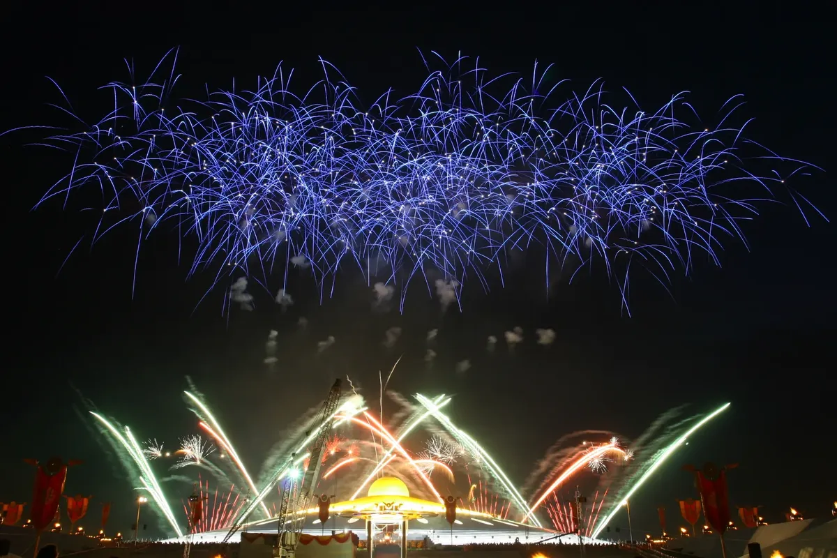Vibrant fireworks illuminate the night sky during a New Year's celebration, creating a breathtaking scene.