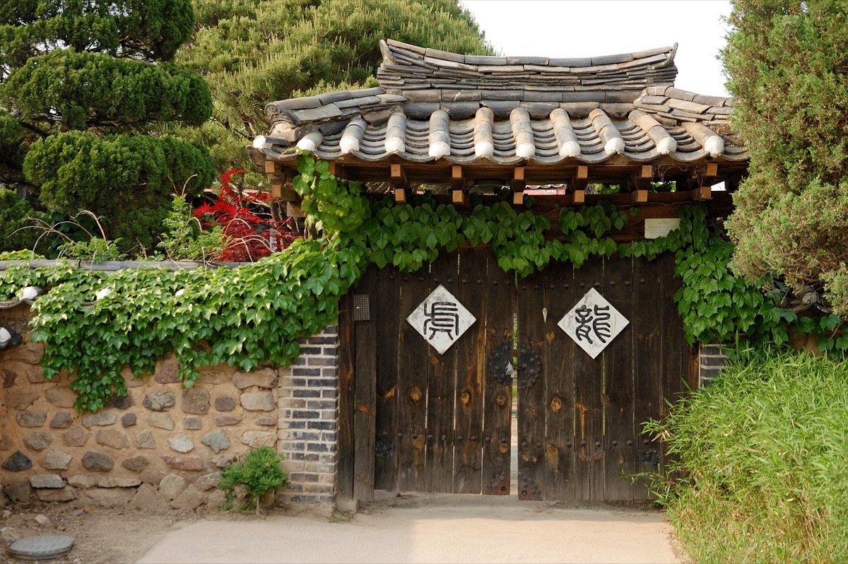 Korea House Nagoya: cultural exchange in a vibrant atrium.